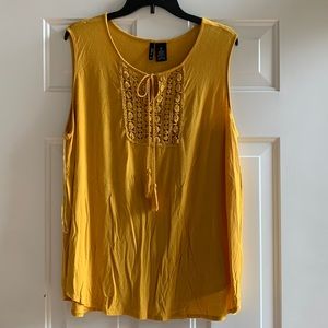 4/$10 New Directions gold size 2X top